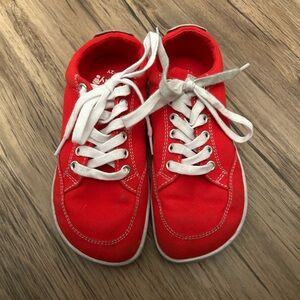 Splay minimalist barefoot red tennis shoes Size 2Y